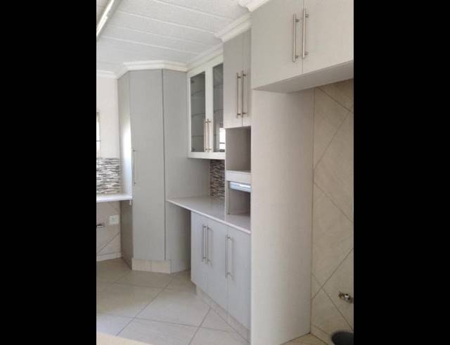 2 BEDROOM TOWNHOUSE FOR SALE IN SANDOWN